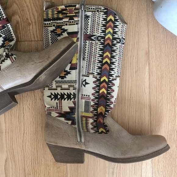 SALE ⬇️ COLOURED AZTEC PATTERN COWBOY BOOTS - 8 - Picture 3 of 8
